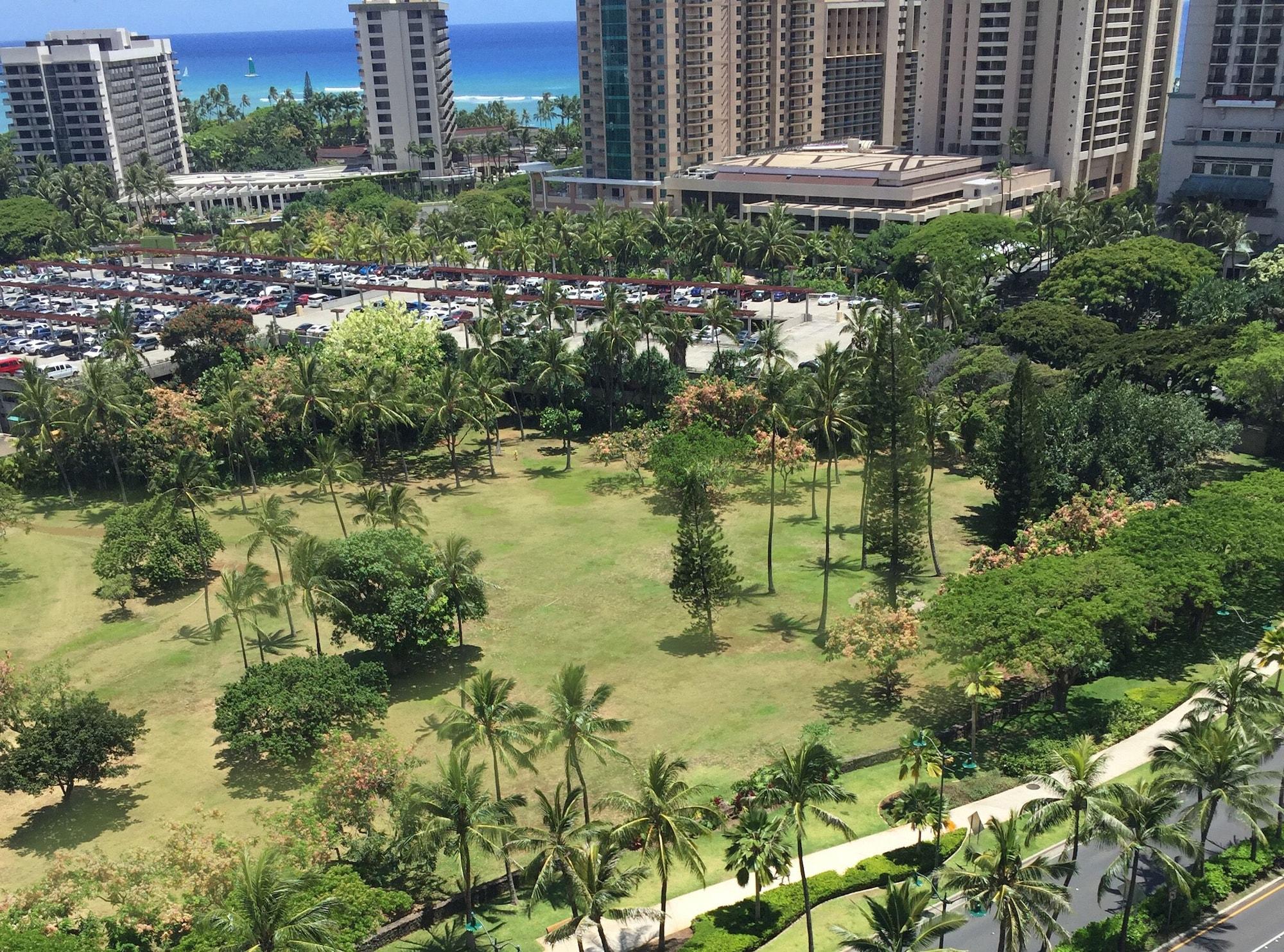 Doubletree By Hilton Alana - Waikiki Beach Honolulu Exterior photo