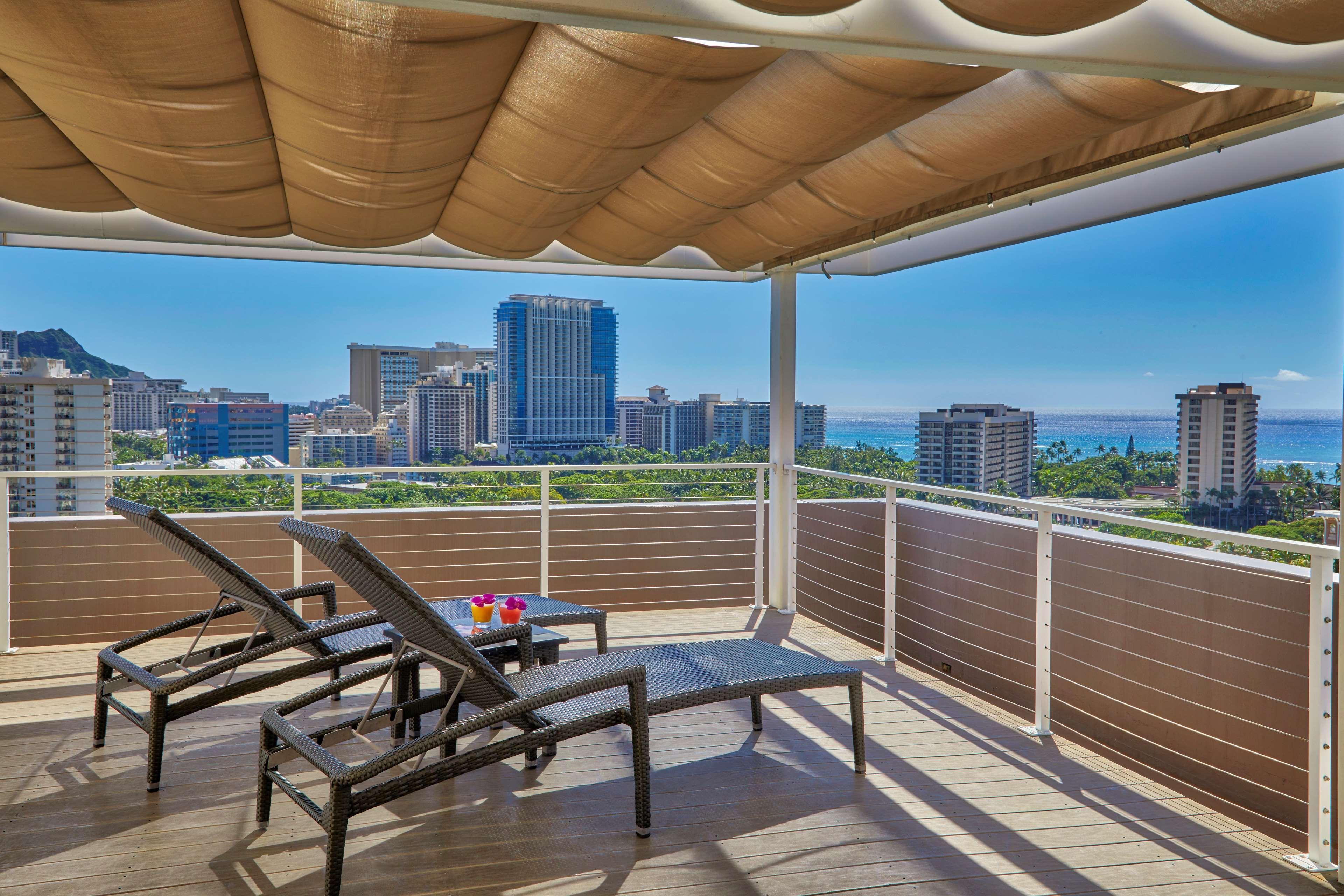 Doubletree By Hilton Alana - Waikiki Beach Honolulu Exterior photo