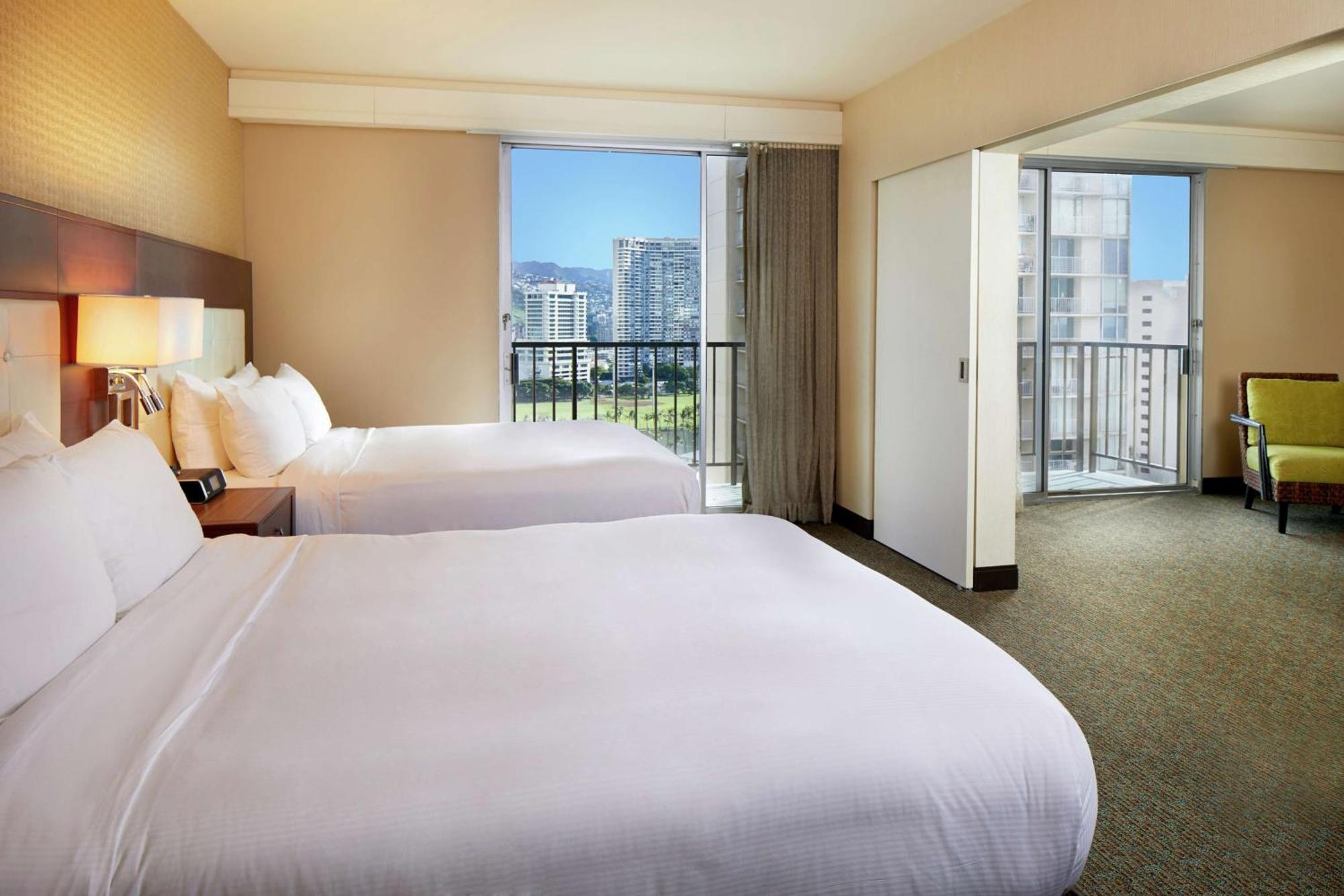 Doubletree By Hilton Alana - Waikiki Beach Honolulu Exterior photo