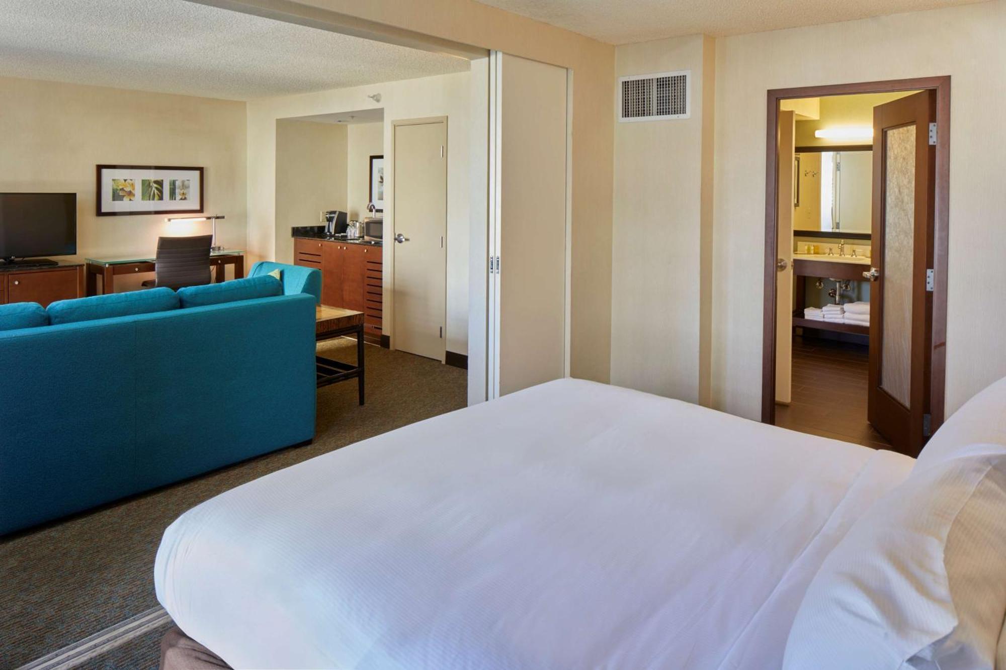 Doubletree By Hilton Alana - Waikiki Beach Honolulu Exterior photo