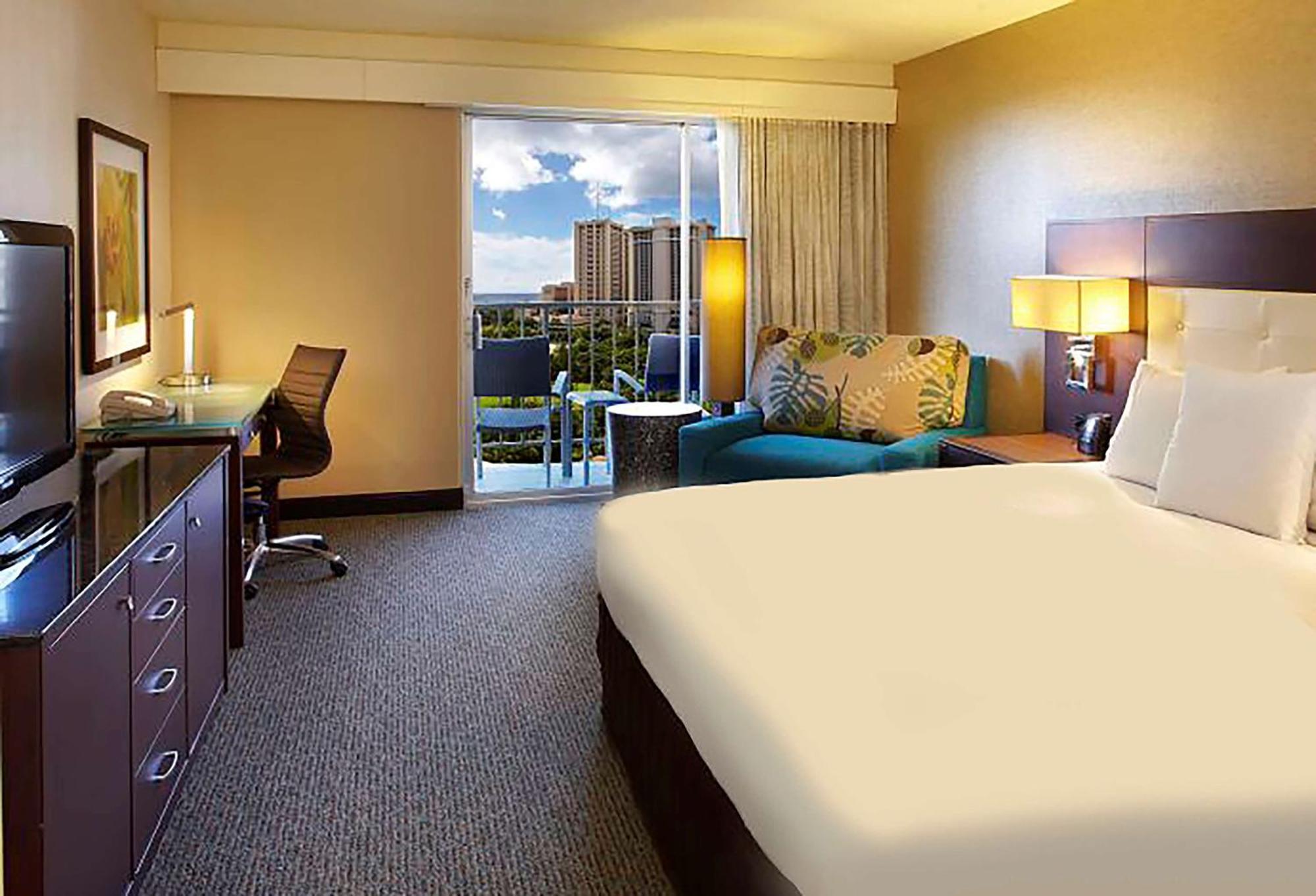 Doubletree By Hilton Alana - Waikiki Beach Honolulu Exterior photo