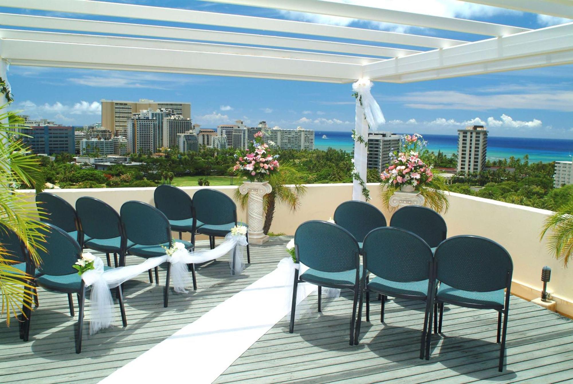 Doubletree By Hilton Alana - Waikiki Beach Honolulu Exterior photo