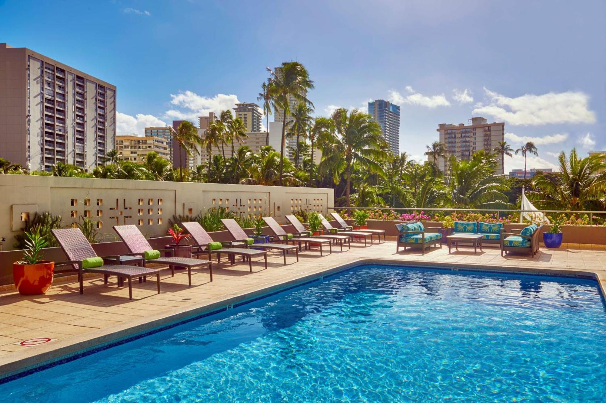 Doubletree By Hilton Alana - Waikiki Beach Honolulu Exterior photo